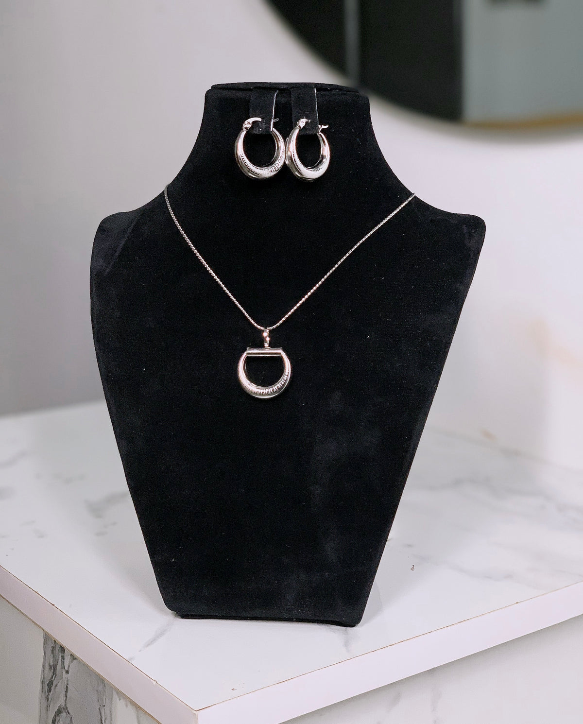 Open circle Necklace